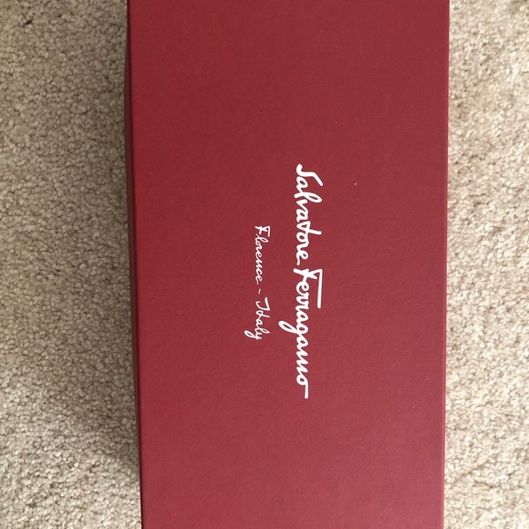 Salvatore Ferragamo Varina Leather Ballet Flats - Picture 2 of 6